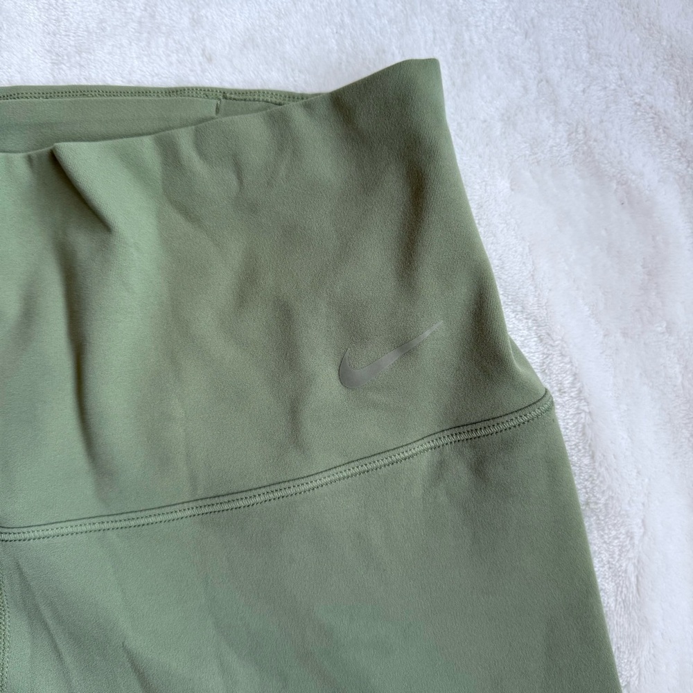 NIKE Zenvy Women's Gentle-Support High-Waisted 8" Biker Shorts - Picture 6 of 12